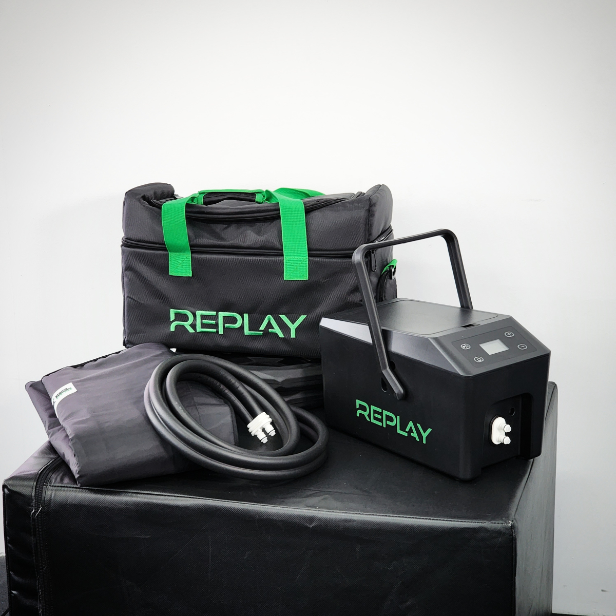 Replay Pro ice compression therapy unit without battery pack, portable recovery device with carry bag and hose